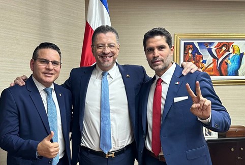 Diputado Francisco Alvarado, presidente Chaves Robles, productor Eduardo Verástegui